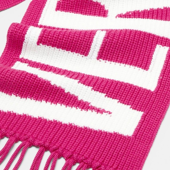 AUTHENTIC Versace Logo Wool Intarsia Fuchsia Scarf - Picture 2 of 6
